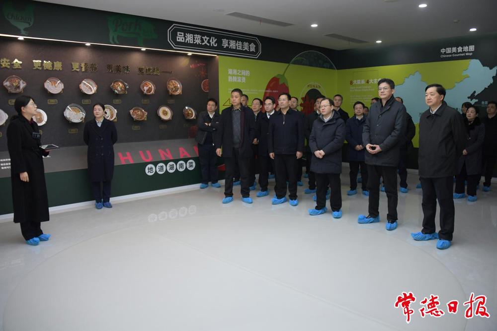 市委书记罗毅君，市委副书记、市长周振宇一行在湘佳股份美食心动智能工厂观摩考察